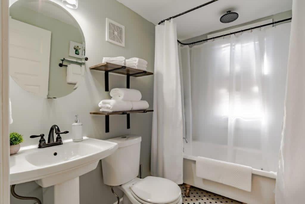 Dauphin District Darling #4 Downtown, Dining Apartman Mobile Kültér fotó